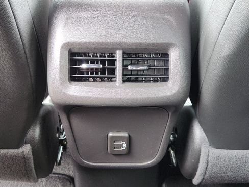 Used 2023 Chevrolet Equinox RS FWD image 31