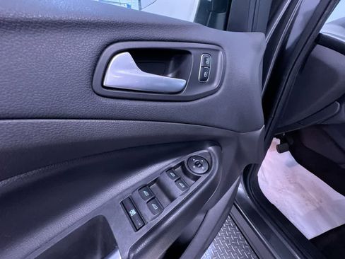 Used 2017 Ford Escape SE FWD image 12