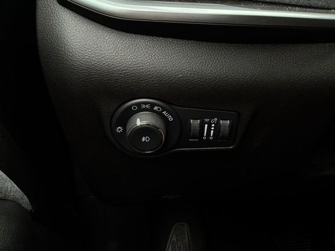 Used 2025 Jeep Compass Latitude AWD/4WD image 21