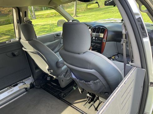 Used 2005 Chrysler Town & Country LX w/ Popular Equipment Group II image 39