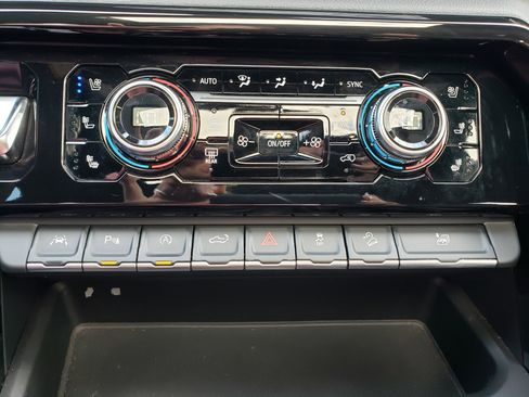 Used 2022 GMC Sierra 1500 AT4 w/ AT4 Premium Package image 23