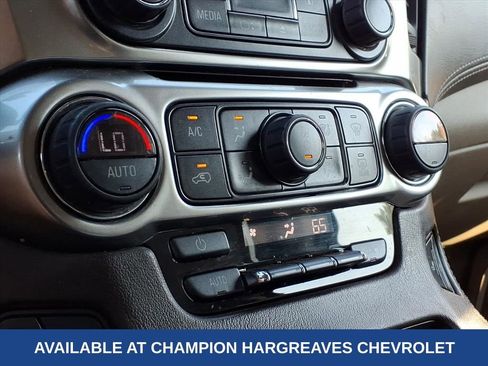 Used 2020 Chevrolet Suburban LT image 32