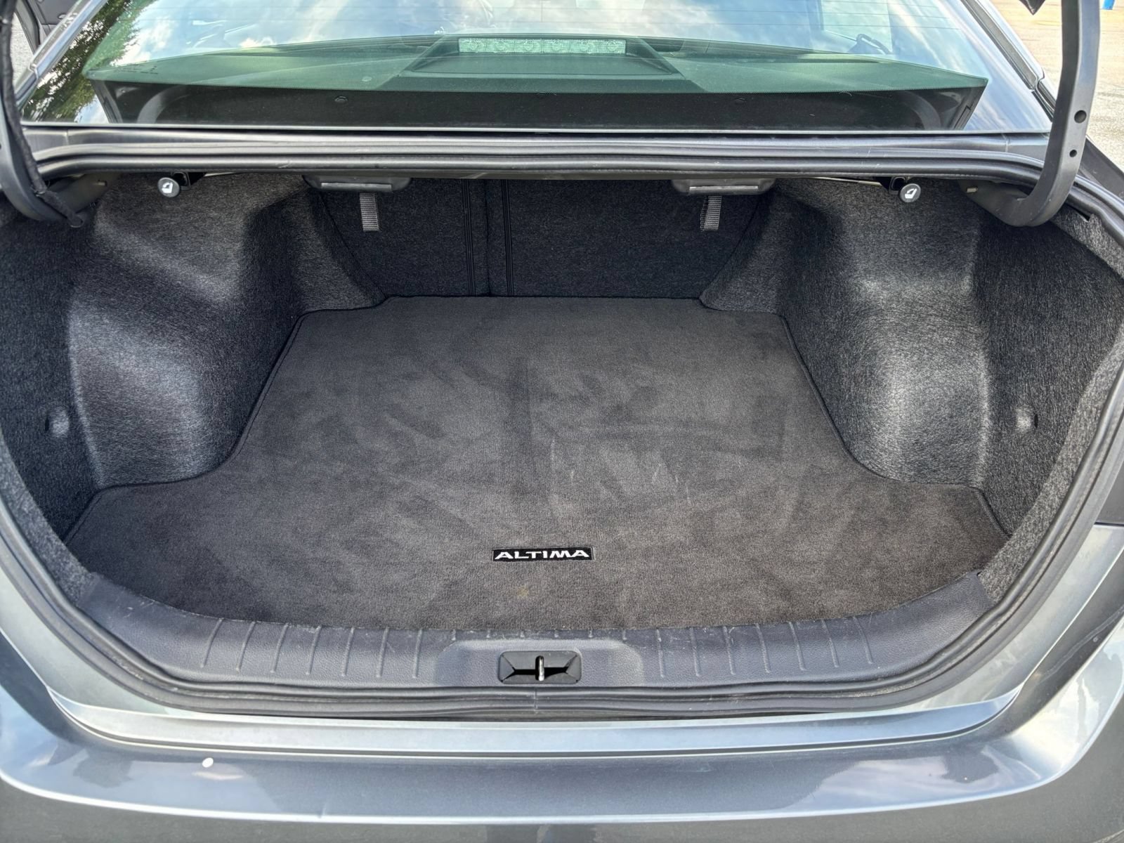 Used 2025 Nissan Altima 2.5 SV FWD image 30