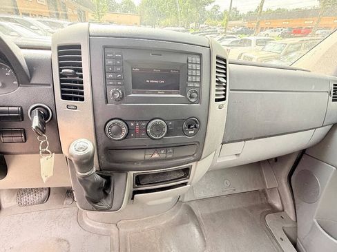 Used 2015 Mercedes-Benz Sprinter 2500 image 40