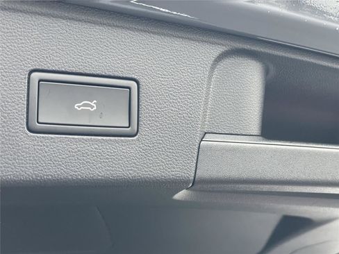 New 2026 Volkswagen Atlas SEL image 12