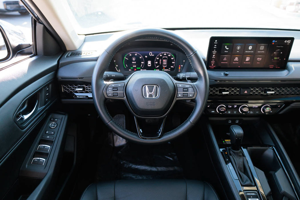 Used 2025 Honda Accord EX-L image 2