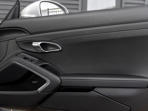 Certified 2024 Porsche 718 Boxster RWD image 33