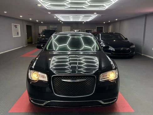 Used 2016 Chrysler 300 Limited image 8