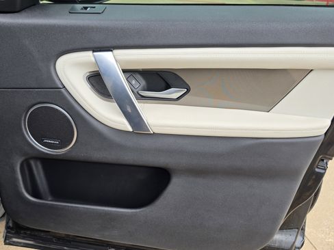 Used 2020 Land Rover Discovery Sport SE R-Dynamic image 34