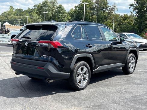 Used 2025 Toyota RAV4 XLE AWD/4WD image 3