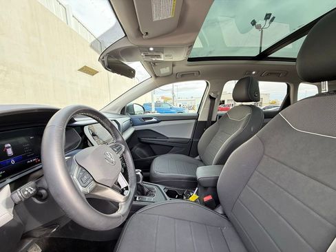 Used 2024 Volkswagen Taos SE image 5