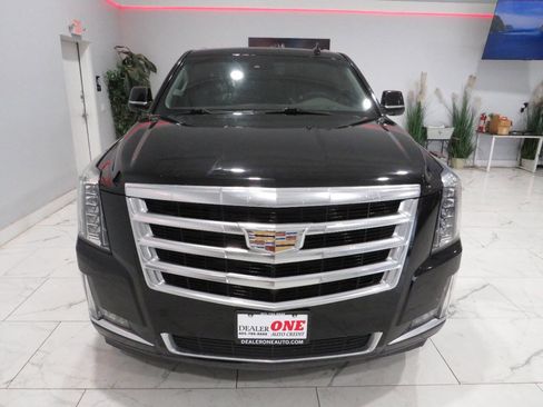 Used 2016 Cadillac Escalade Luxury RWD image 8