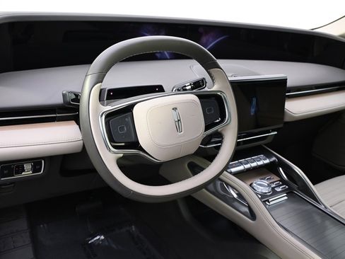 New 2025 Lincoln Nautilus Reserve image 11