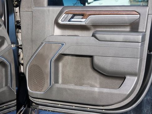 Used 2025 GMC Sierra 2500 SLE w/ SLE Value Package; image 15