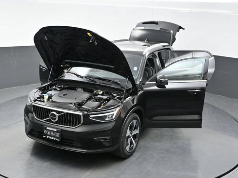 Used 2023 Volvo XC40 B5 Plus w/ Driver Assist Package AWD/4WD image 41