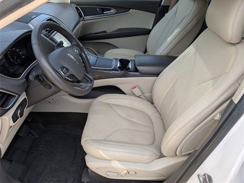 Used 2018 Lincoln MKX Reserve w/ Lincoln MKX Climate Package image 21