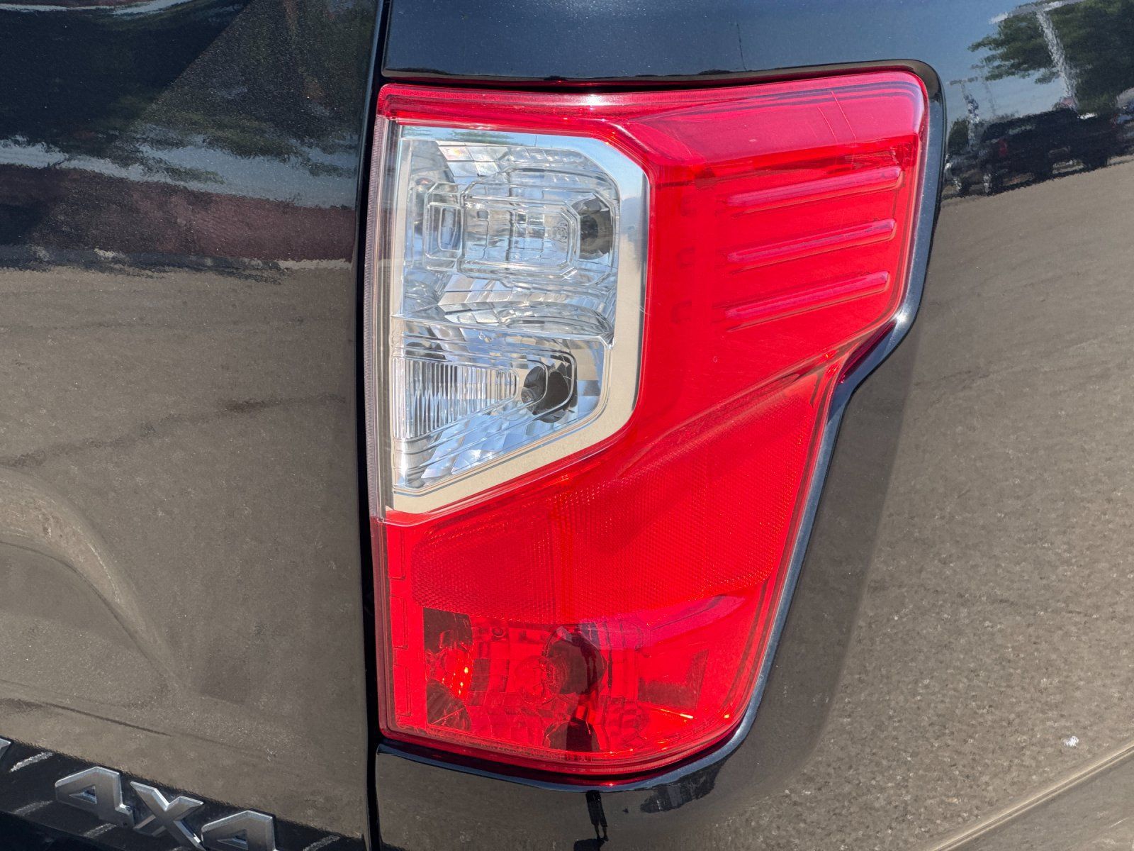 Used 2018 Nissan Titan SV w/ SV Convenience Package AWD/4WD image 38