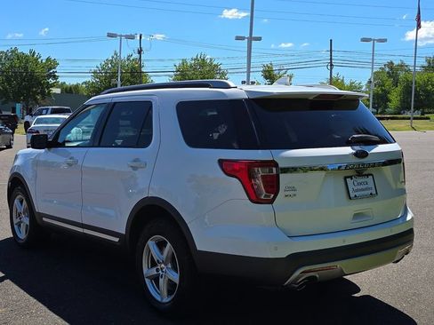 Used 2017 Ford Explorer XLT w/ Equipment Group 201A AWD/4WD image 3