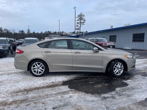 Used 2015 Ford Fusion SE image 11