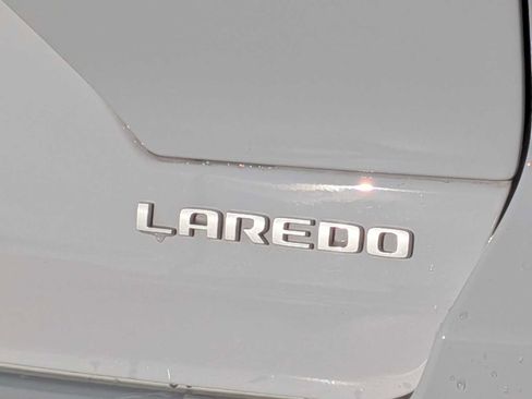Used 2024 Jeep Grand Cherokee Laredo X image 12
