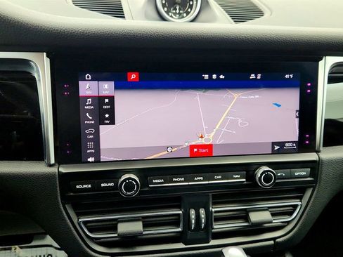 Used 2021 Porsche Macan image 20