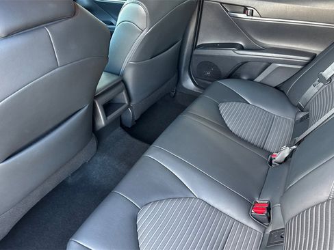 Used 2019 Toyota Camry SE image 5