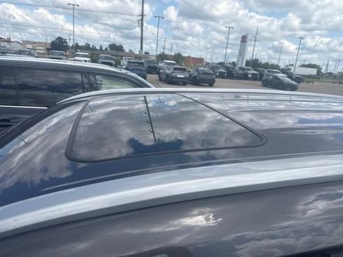 Used 2024 Toyota Highlander XLE AWD/4WD image 10