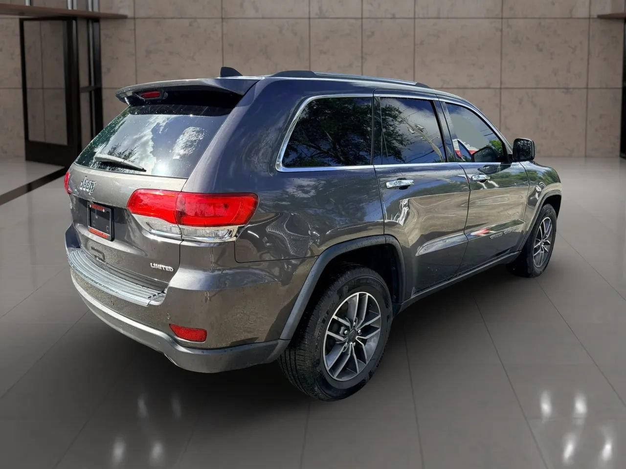 Used 2019 Jeep Grand Cherokee Limited w/ Luxury Group II RWD image 3