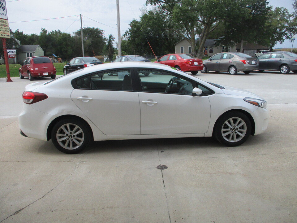 Used 2017 Kia Forte LX w/ LX Popular Package FWD image 2