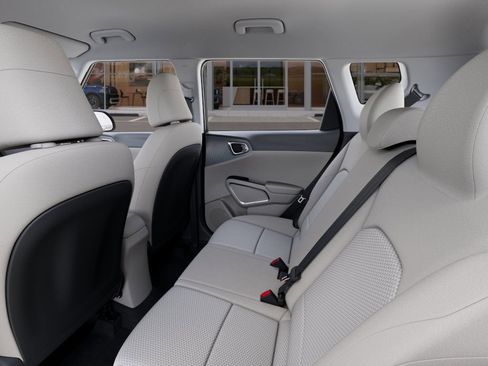 Used 2025 Kia Soul LX w/ LX Technology Package FWD image 18