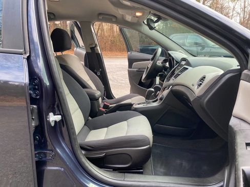 Used 2014 Chevrolet Cruze LS image 39