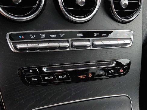 Used 2019 Mercedes-Benz GLC 300 4MATIC image 17