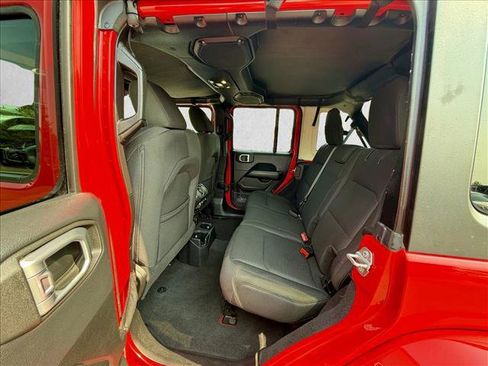 Used 2019 Jeep Wrangler Unlimited Sahara AWD/4WD image 13