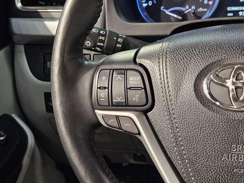 Used 2017 Toyota Highlander Limited Platinum image 28