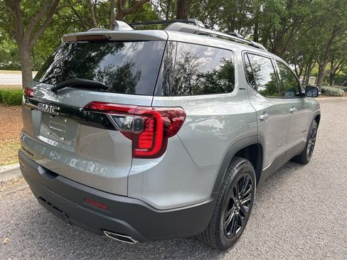 Used 2023 GMC Acadia SLT w/ Elevation Edition image 7