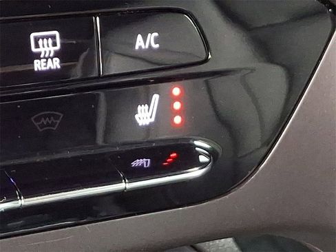 Used 2021 Buick Envision Essence w/ Technology Package I image 27