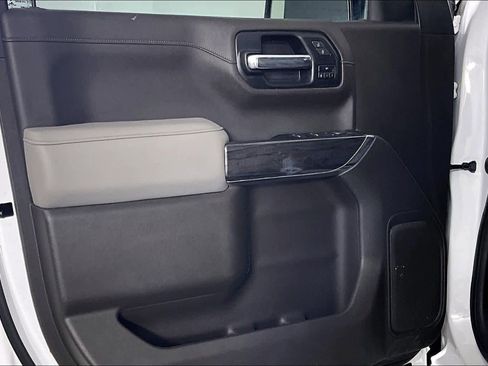 Used 2022 Chevrolet Silverado 1500 LTZ w/ Z71 Off-Road Package AWD/4WD image 21