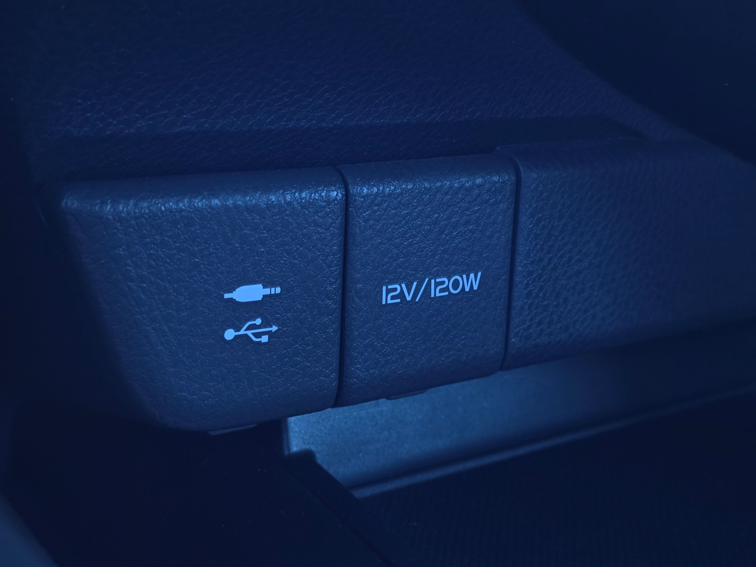 Used 2018 Toyota Camry LE w/ Moonroof Package FWD image 39