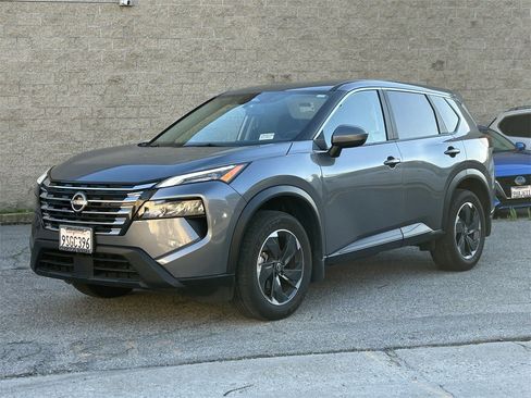 Certified 2025 Nissan Rogue SV image 2