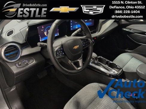 Used 2025 Chevrolet Trax LT w/ LT Convenience Package FWD image 10