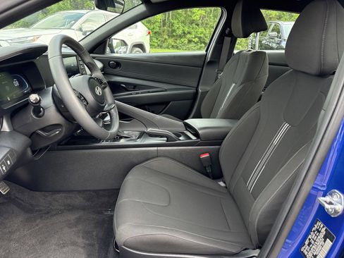 Used 2025 Hyundai Elantra Sport FWD image 11