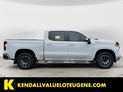 Used 2022 Chevrolet Silverado 1500 LT AWD/4WD image 4