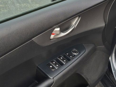Used 2021 Kia Forte LXS FWD image 11