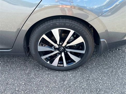 New 2025 Nissan Sentra SV w/ SV Premium Package image 14