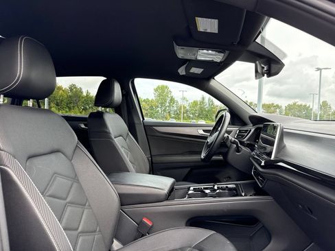 Used 2025 Volkswagen Atlas Cross Sport SE FWD image 14