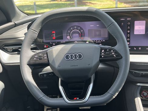 Used 2026 Audi SQ5 Premium Plus AWD/4WD image 18