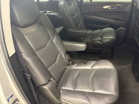 Used 2017 Cadillac Escalade ESV Luxury AWD/4WD image 41
