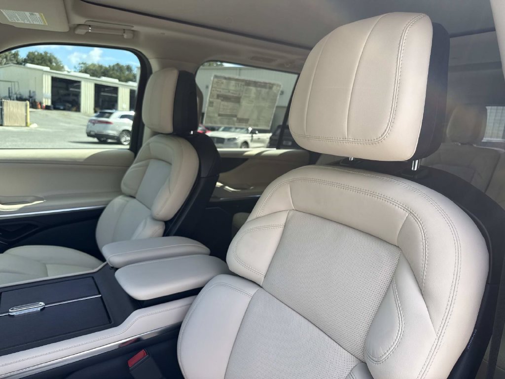 New 2027 Lincoln Navigator Reserve AWD/4WD image 23