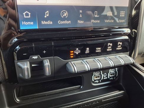 Used 2022 RAM 1500 Limited w/ Night Edition AWD/4WD image 9
