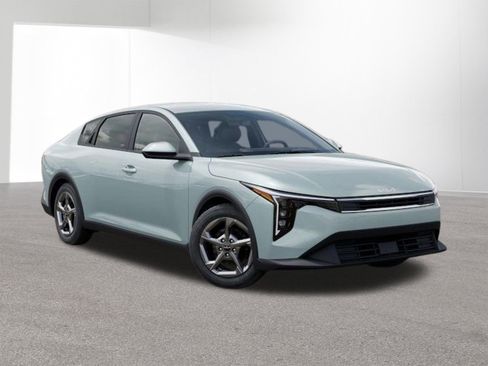New 2026 Kia K4 LXS FWD image 8